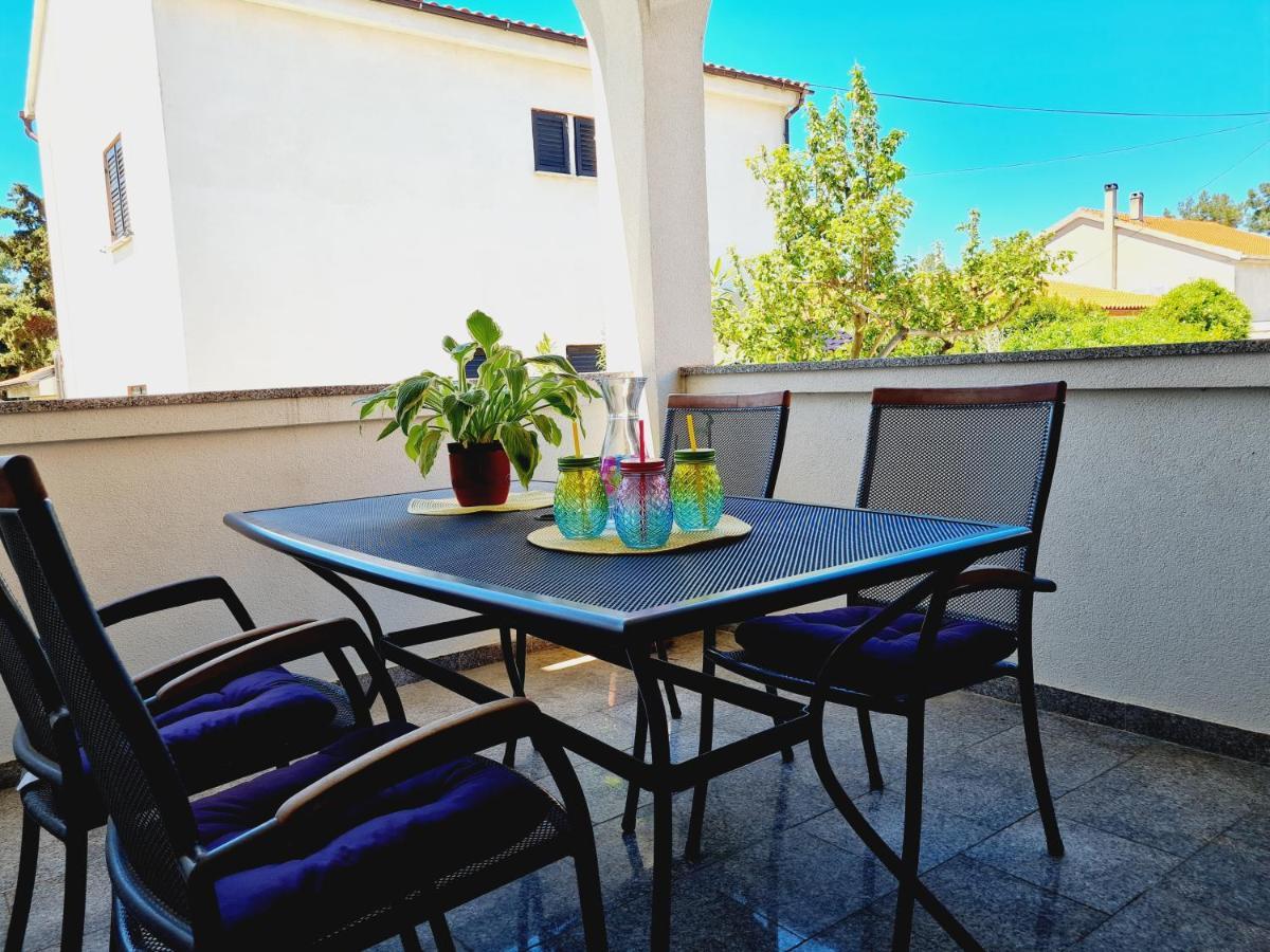 Apartments Dorotea Novalja Exterior foto